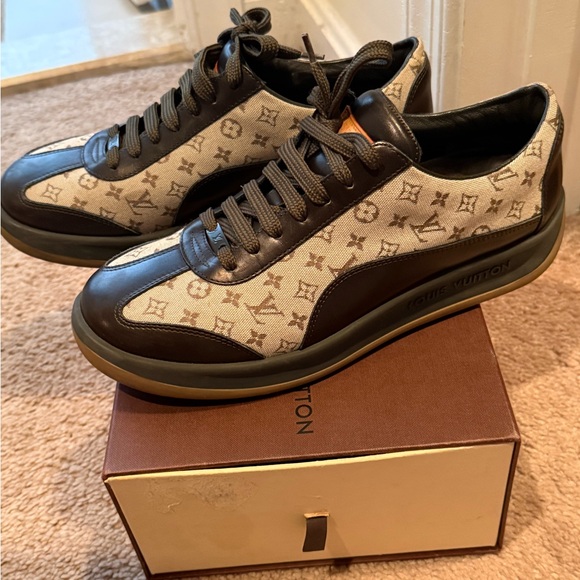 Louis Vuitton Black and Cream Monogram Shoes - Picture 7 of 7